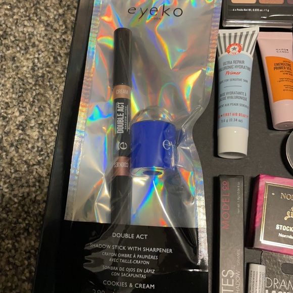 Makeup Bundle - Picture 2 of 6